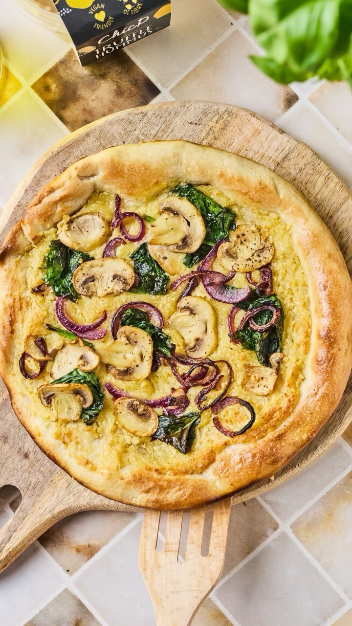Stevie Sharing's Truffle Hummus Pizza with Caramelised Onions and Mush – ChicP